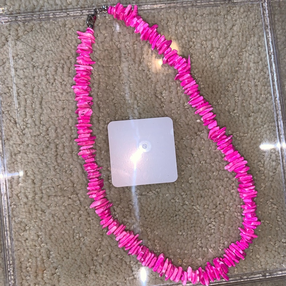 hot pink shell necklace!!